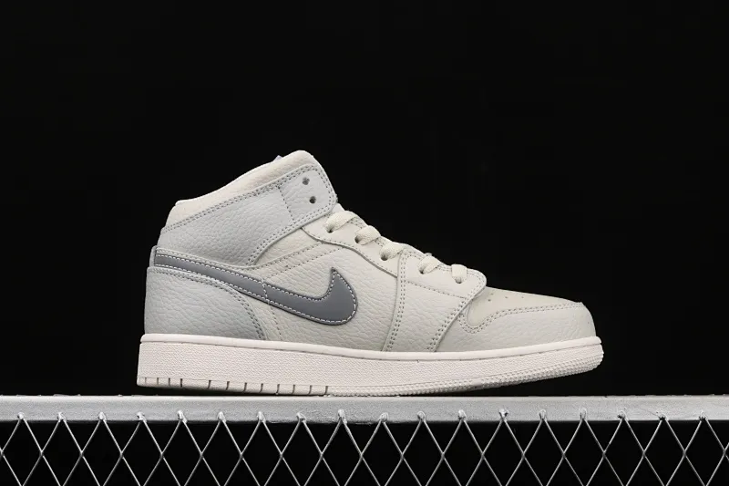 All categories Air Jordan Jordan series basketball shoes Air Jordan 1 Mid Air Jordan 1 Mid AJ1 new fog gray Joe 1 China gray silver 554725-053